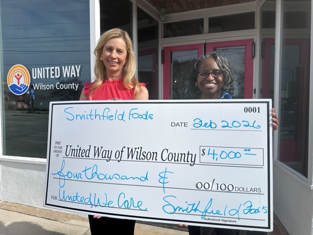 Smithfield Foods gives check to UW for $4,000